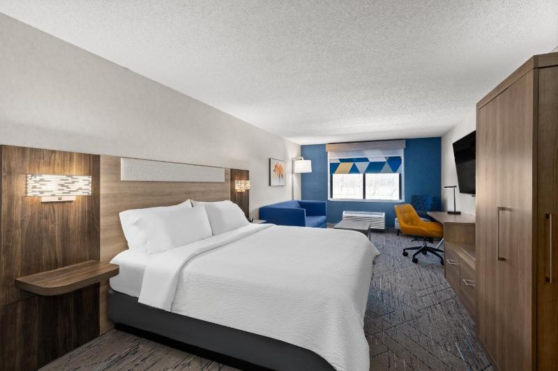 King Suite with Sofa Bed image 2