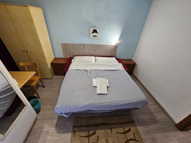 Double or Twin Room with Private Bathroom image 4