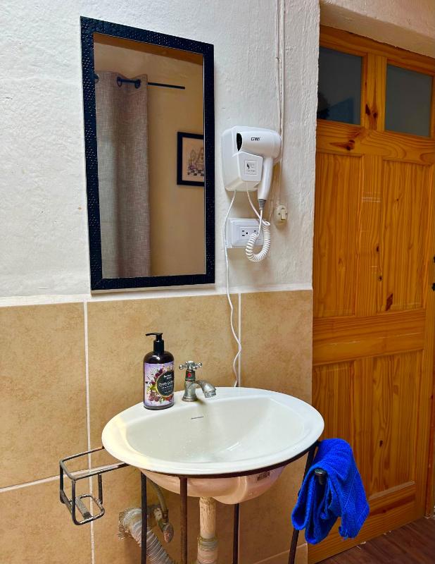 El Extranjero Hostal - image 4