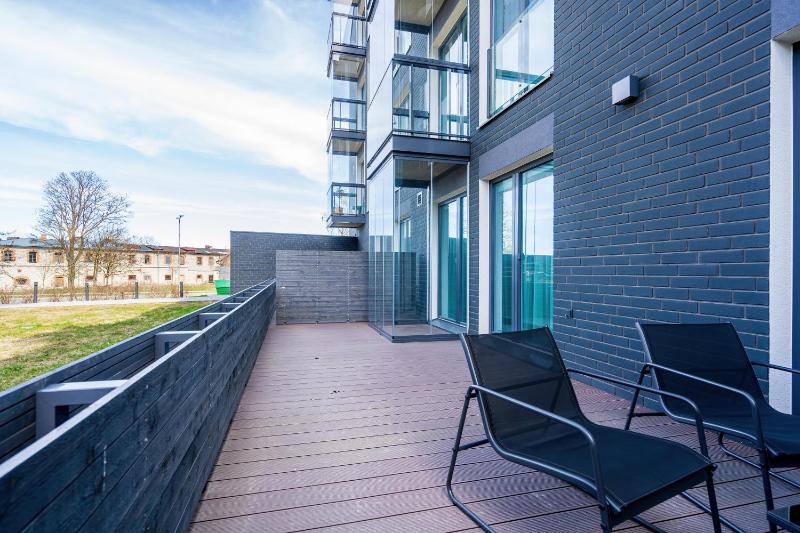 Dream Stay - Modern Design Apartments with Balcony & Free parking - image 16