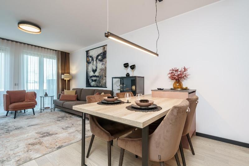 Dream Stay - Modern Design Apartments with Balcony & Free parking - image 6
