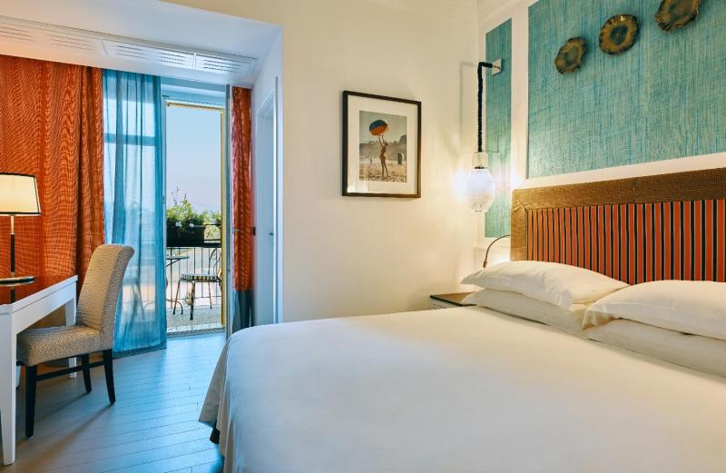 Classic Double Room image 3