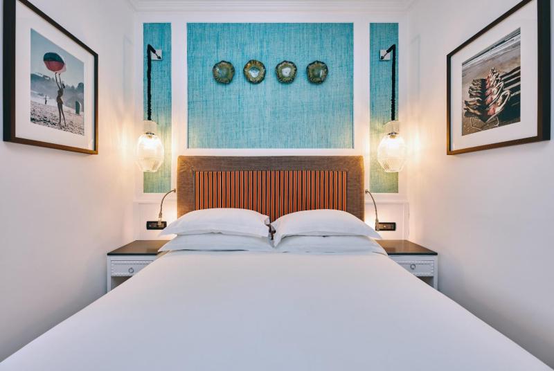 Classic Double Room image 4