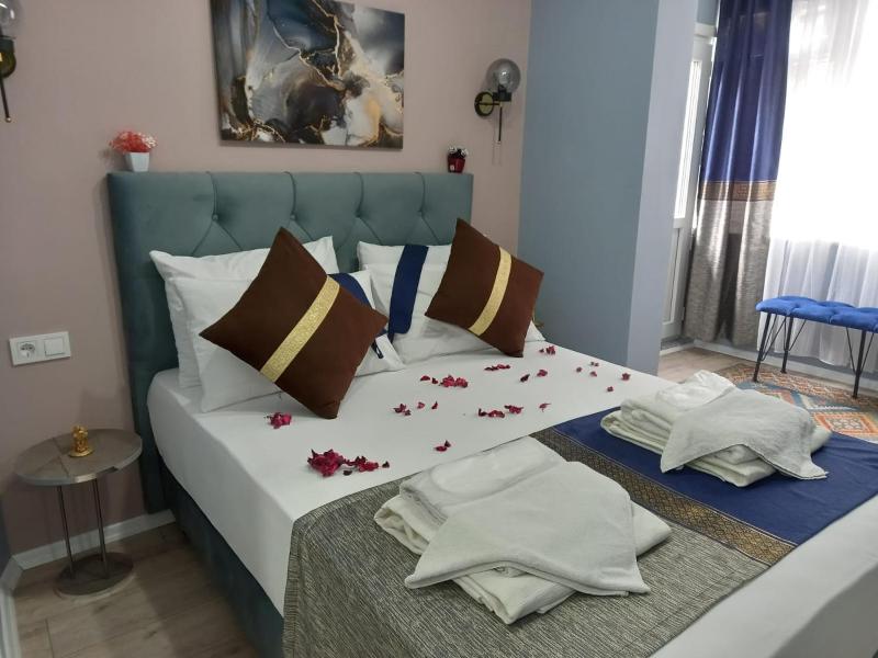 Double Room with Private Bathroom image 1