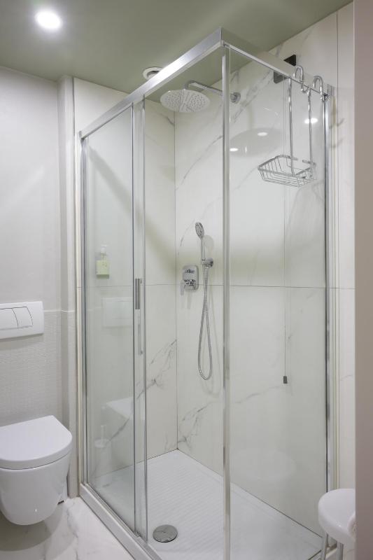 Small Double Room image 2