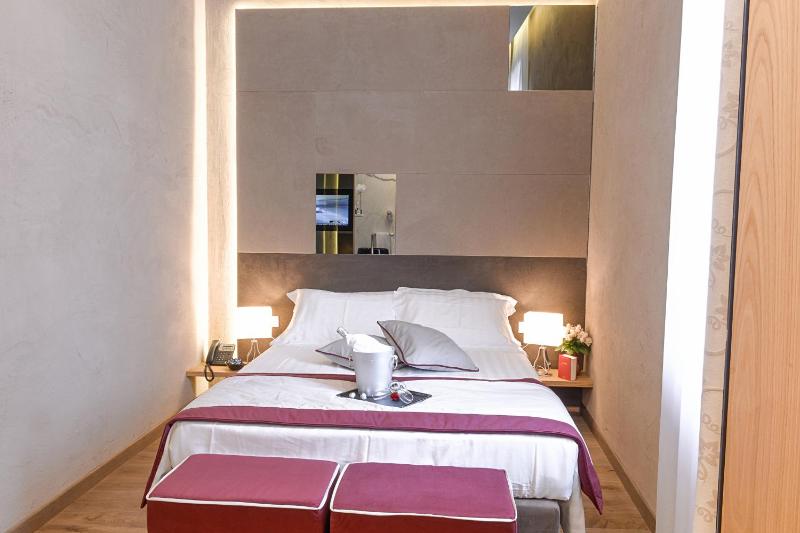 Superior Room with City View image 3