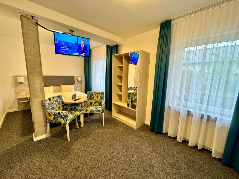 Budget Double Room image 4