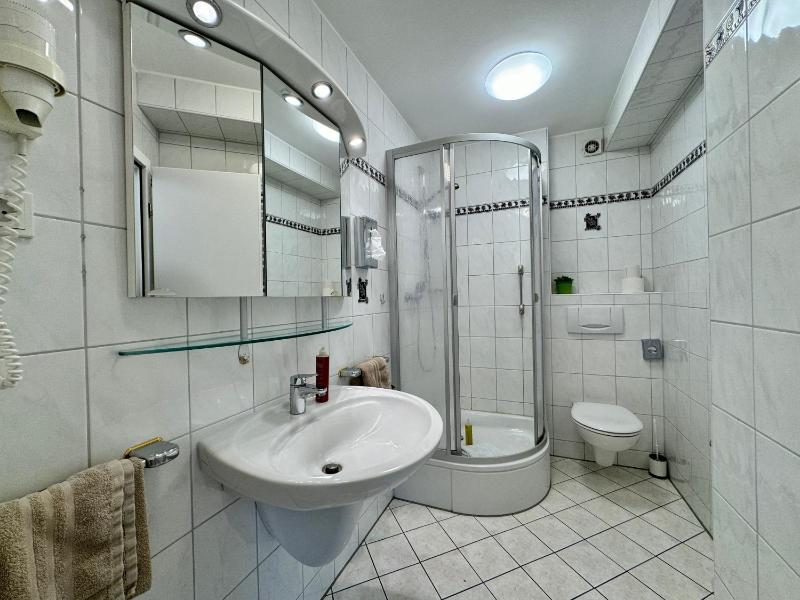 Double Room image 3