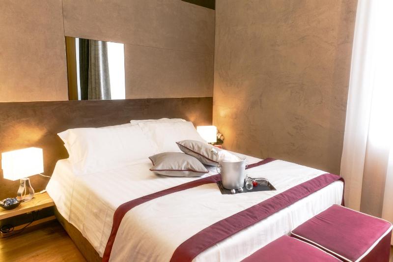 Superior Room with City View image 4