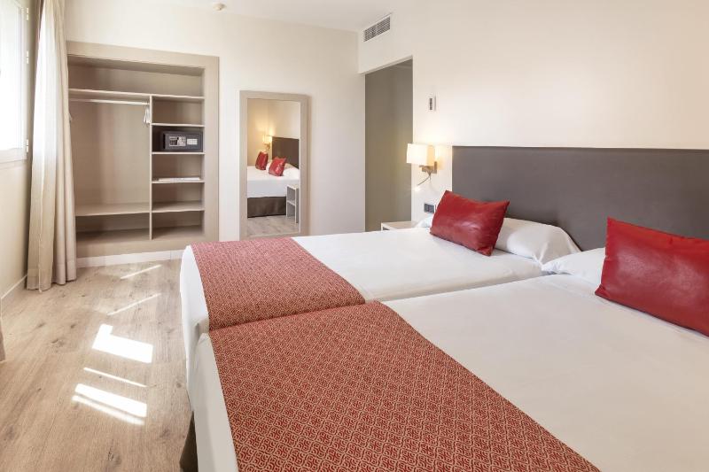 Double Room image 3