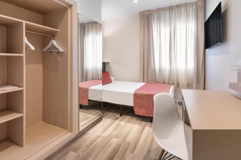 Single Room image 4