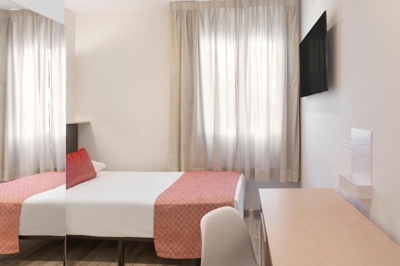 Single Room image 3