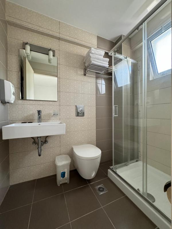 Double or Twin Room with Balcony image 3