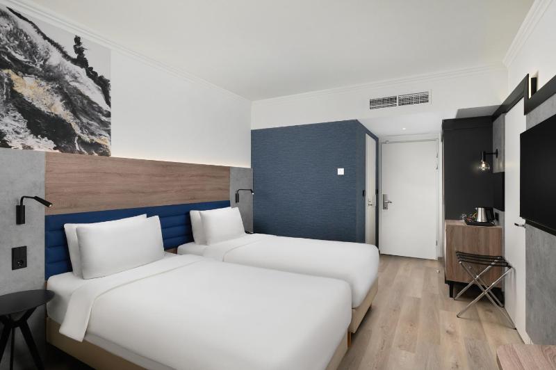Premium Plus Twin with Balcony and Danube view (newly refurbished) image 4