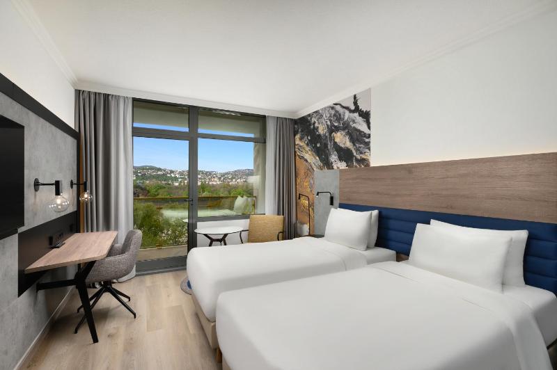 Premium Plus Twin with Balcony and Danube view (newly refurbished) image 1