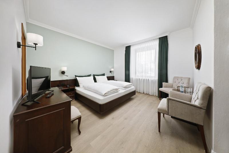 Standard Double Room image 2