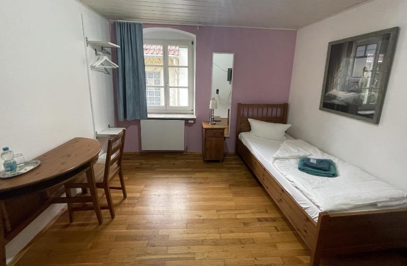 Single Room with Shared Bathroom image 4