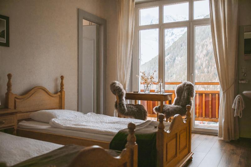Family Room with Mountain View image 4