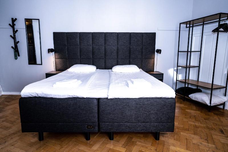 Double Room image 3