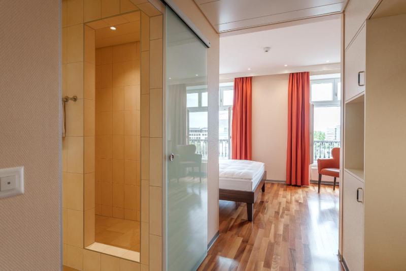 Business Double or Twin Room image 3