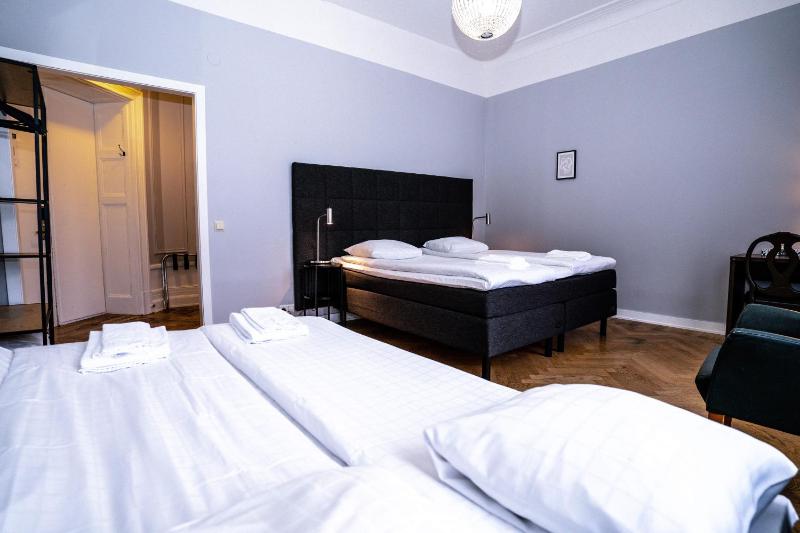 Quadruple Room image 4