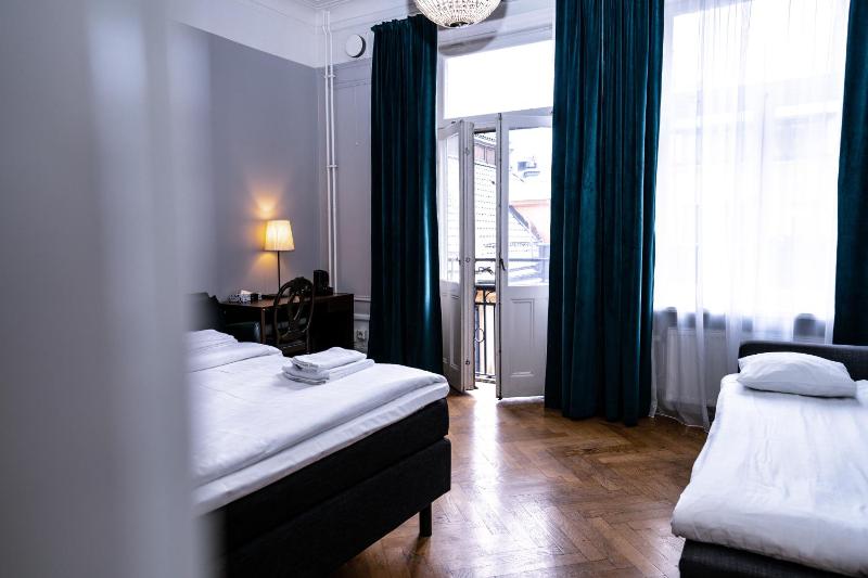 Quadruple Room image 3