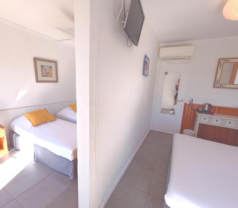 Family Room with Sea View image 3
