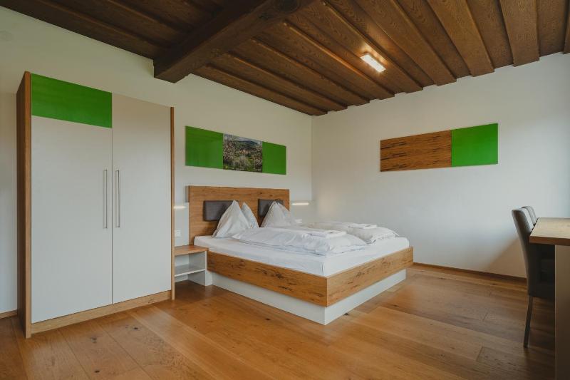 Deluxe Quadruple Room image 3