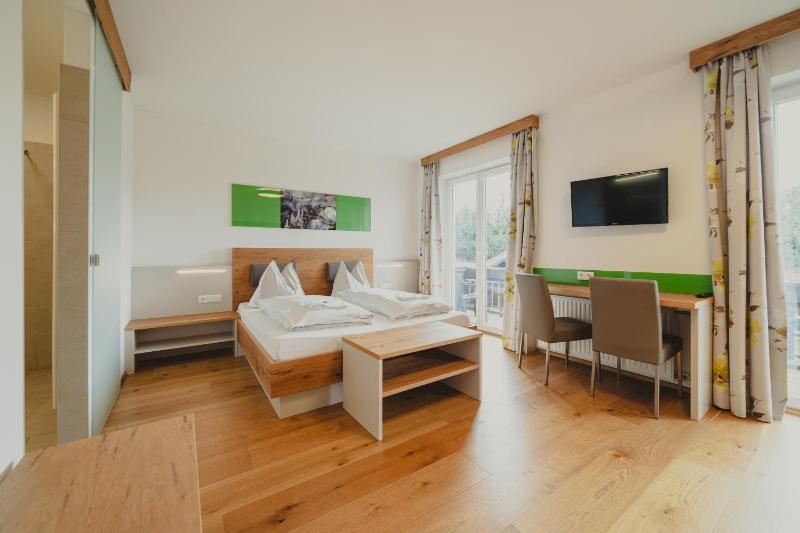 Quadruple Room with Balcony image 4