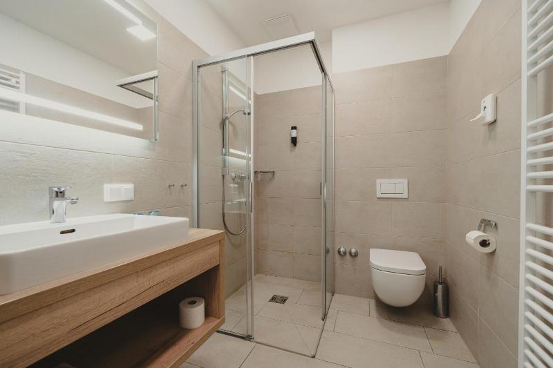 Deluxe Double Room with Balcony image 3