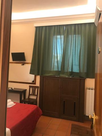 Single Room image 3