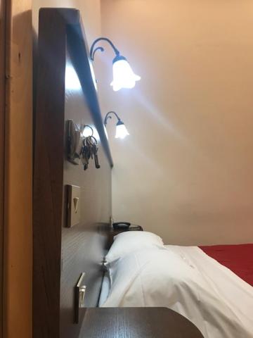 Single Room image 2