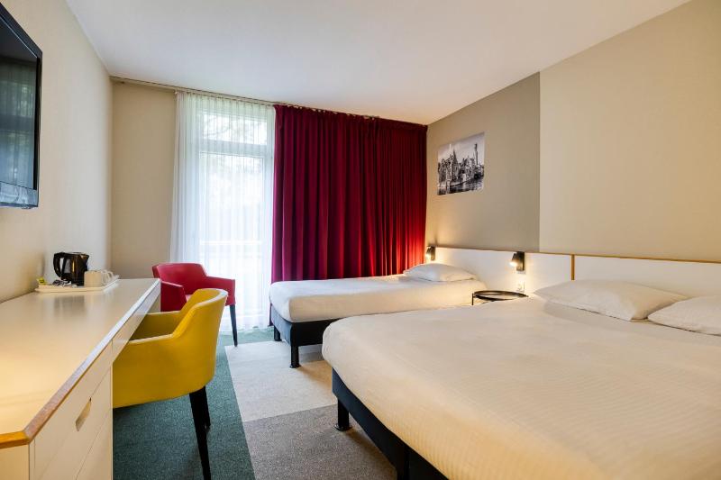Standard Queen Room image 3