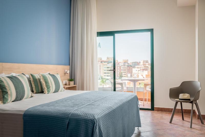Double or Twin Room image 3