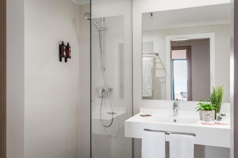 Double Room (2 Adults + 2 Children) image 2