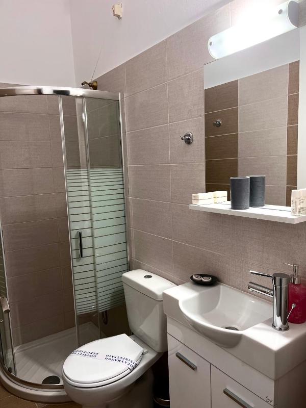 Double Room with Sea View image 4