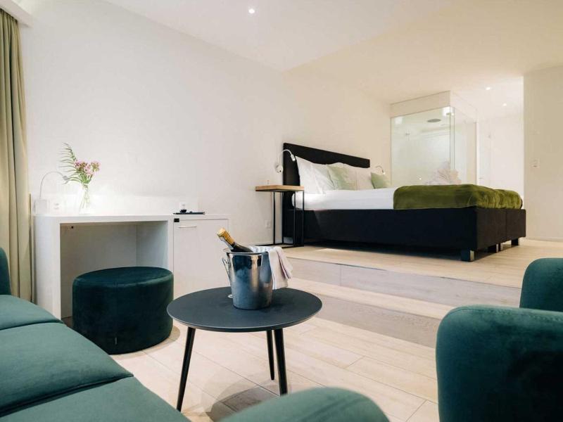 Romantic Suite image 4