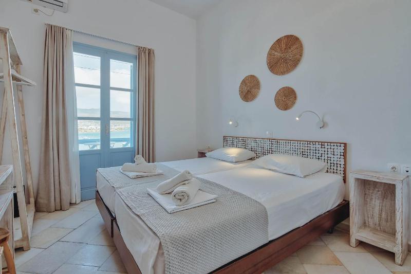 Double Room with Sea View image 4