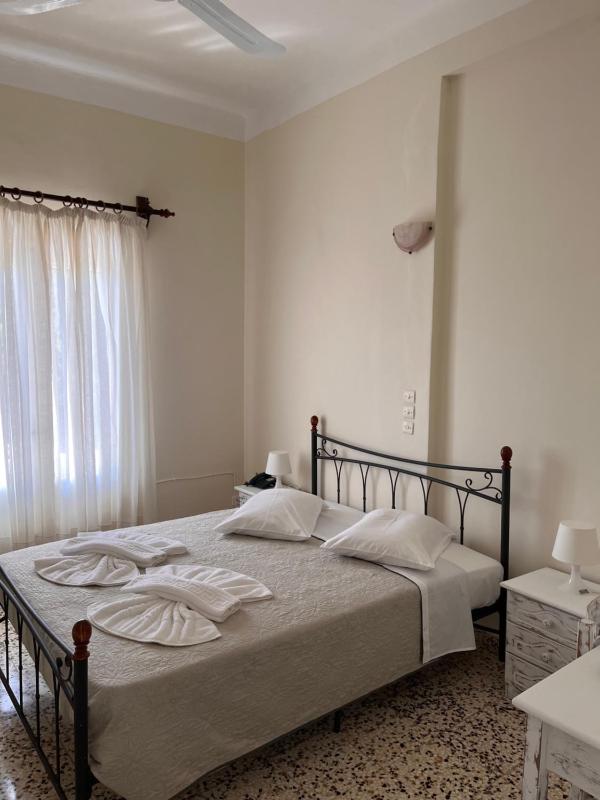 Double Room with Garden View image 4