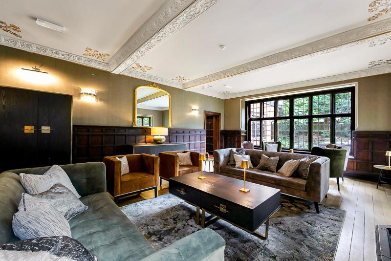 Tudor Grange - image 28