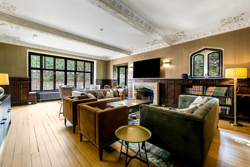 Tudor Grange - image 11