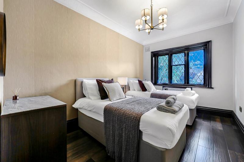 Tudor Grange - image 2