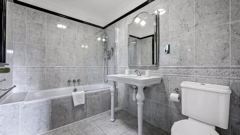 Tudor Grange - image 15