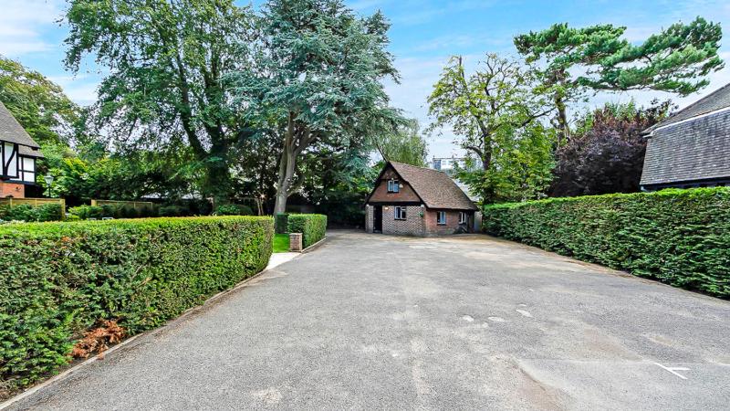 Tudor Grange - image 41