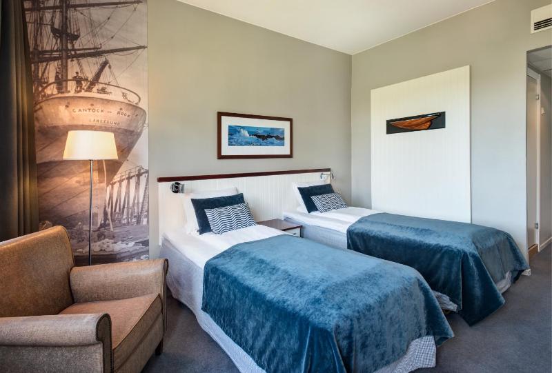 Economy Twin Room image 3