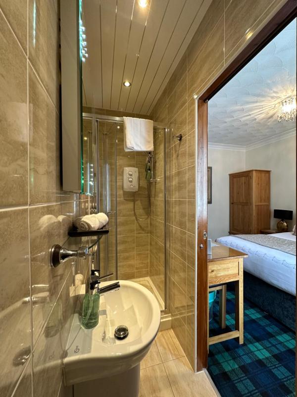 Double Room with Shower image 4