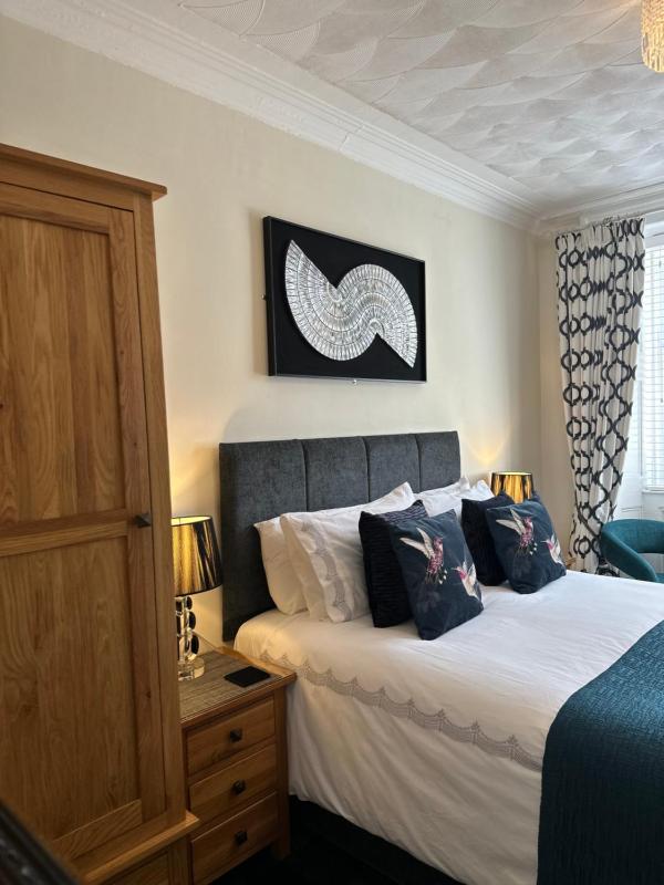 Standard Double Room image 4