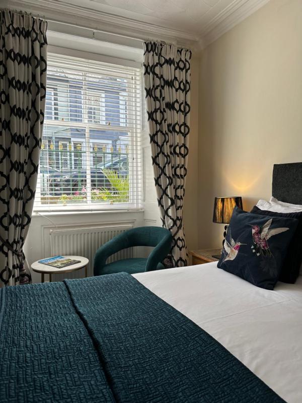 Standard Double Room image 3