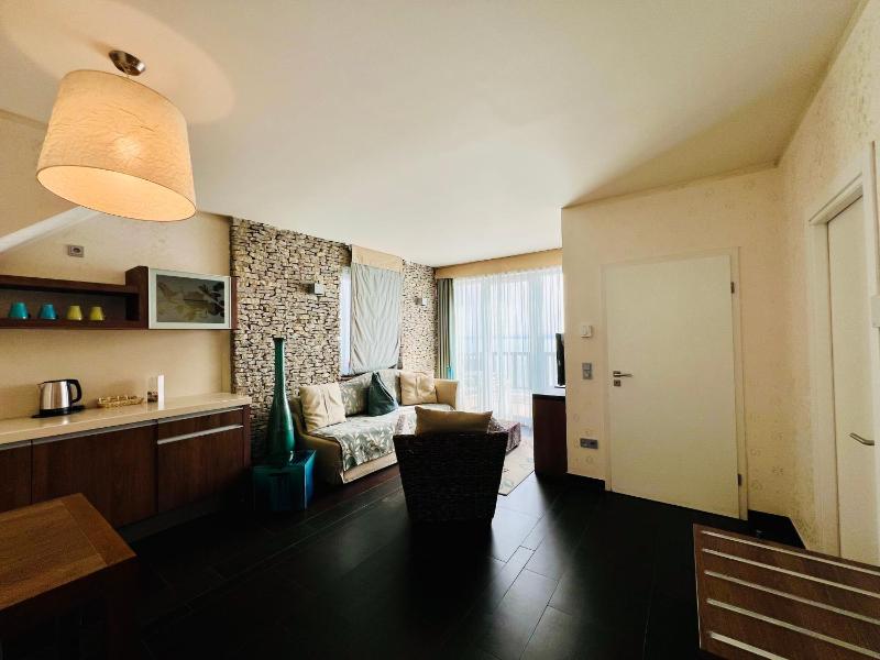 Deluxe Suite image 3