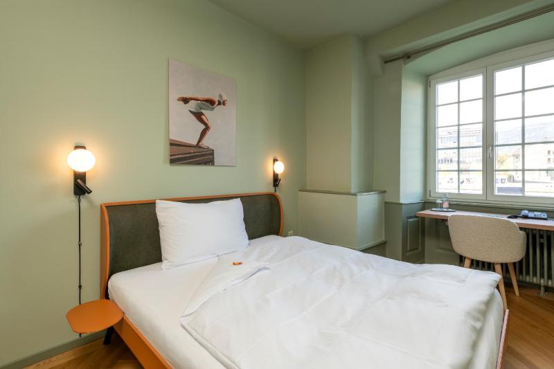 Small Boutique Room image 3